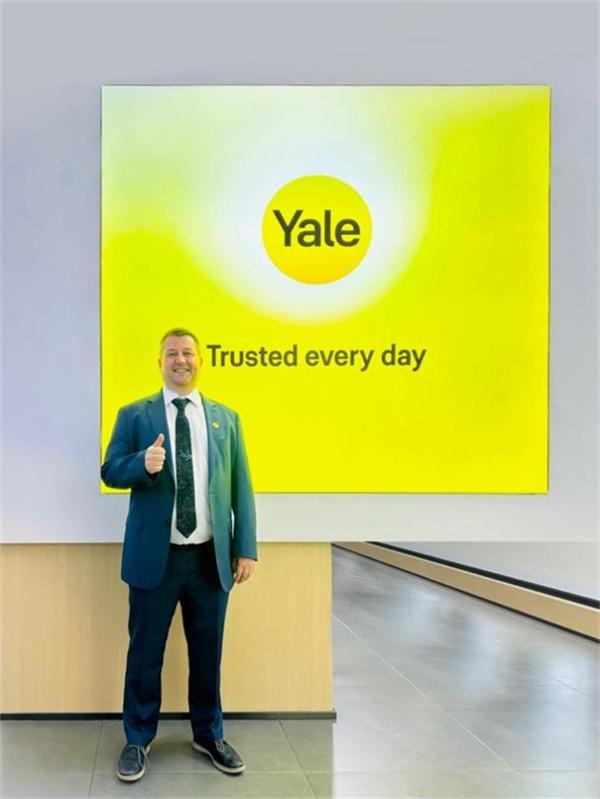 創(chuàng  )新引領(lǐng)，積極奉獻｜Martin Poxton先生榮獲“2024智能鎖行業(yè)態(tài)度人物獎”